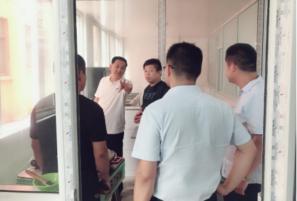 張愛(ài)平董事長(zhǎng)對(duì)學(xué)校食堂提出整改意見